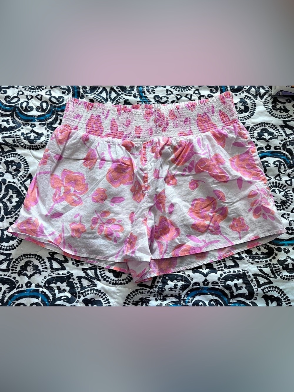 vineyard vines Summer Blooms Smocked Waist Shorts Pink & White Large